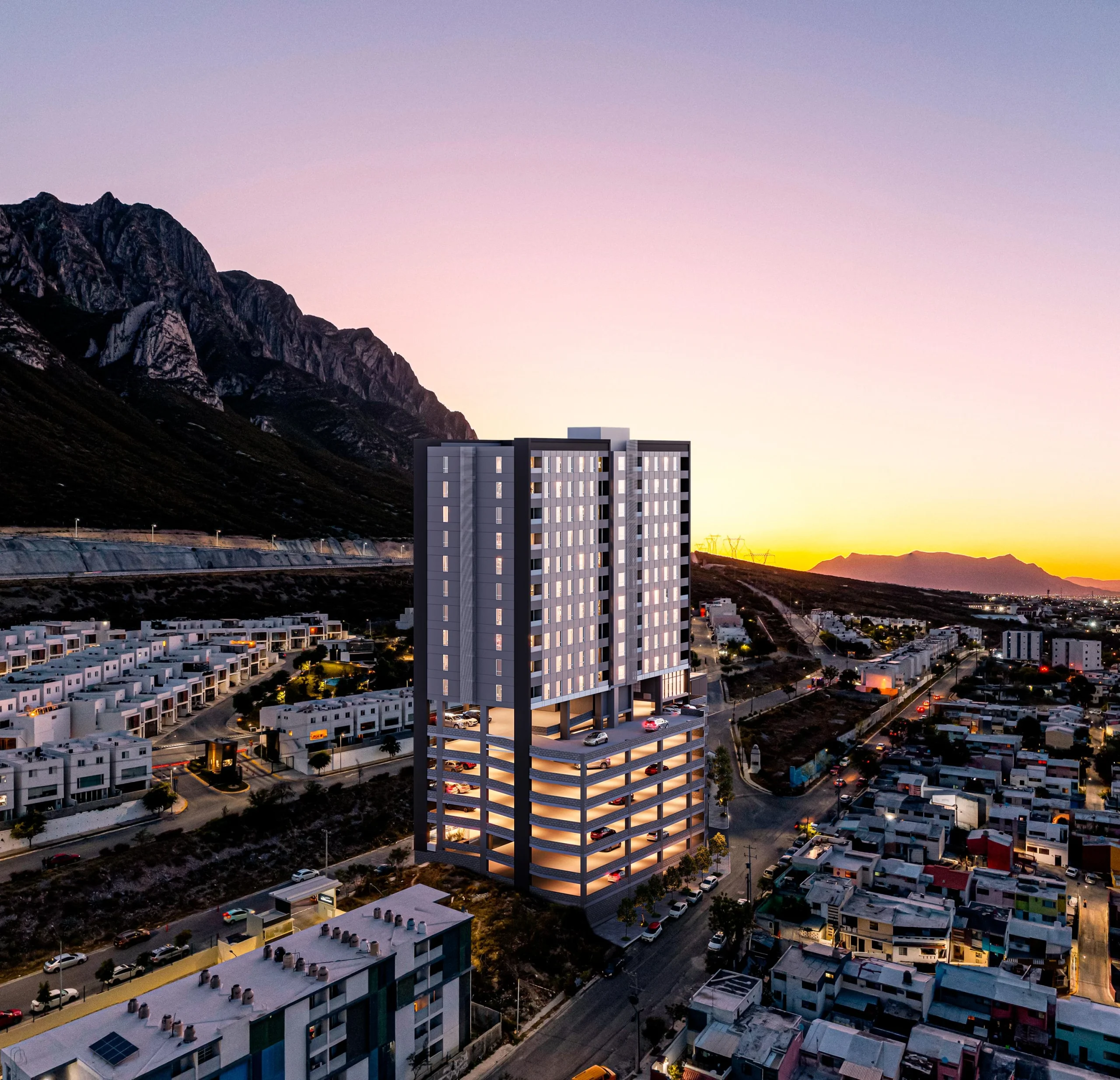 Torre Porta Huasteca integrada al paisaje urbano y montañoso